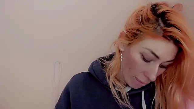 Snapshot of AnnieGOld_ chatting on 01/06/25, 09:19 AnnieGOld online show from 01/06/25, 09:19