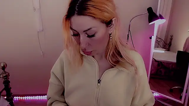 Snapshot of AnnieGOld_ chatting on 02/27/25, 10:20 AnnieGOld online show from 02/27/25, 10:20