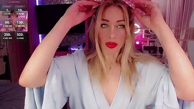 Snapshot of AnnieGOld_ chatting on 09/21/25, 06:31 AnnieGOld online show from 09/21/25, 06:31