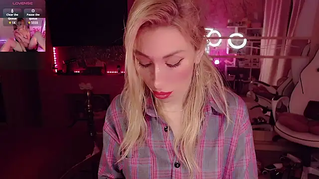 Snapshot of AnnieGOld_ chatting on 09/28/25, 10:26 AnnieGOld online show from 09/28/25, 10:26