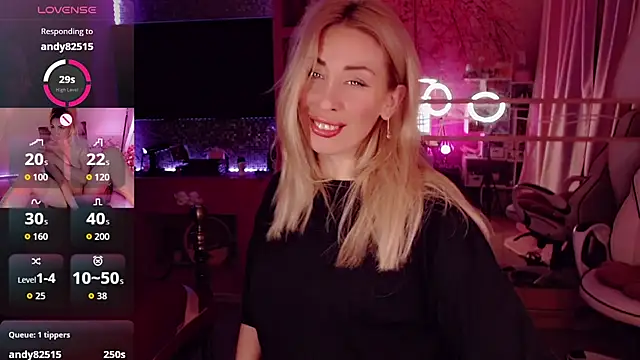 Snapshot of AnnieGOld_ chatting on 10/04/25, 11:25 AnnieGOld online show from 10/04/25, 11:25