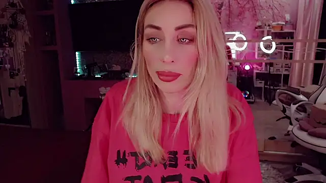 Snapshot of AnnieGOld_ chatting on 10/13/25, 06:19 AnnieGOld online show from 10/13/25, 06:19