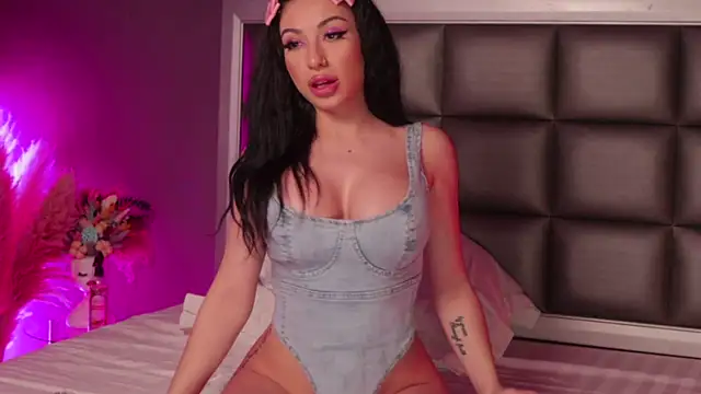 Snapshot of Anais_Bloom chatting on 02/21/25, 02:39 Anais Bloom online show from 02/21/25, 02:39