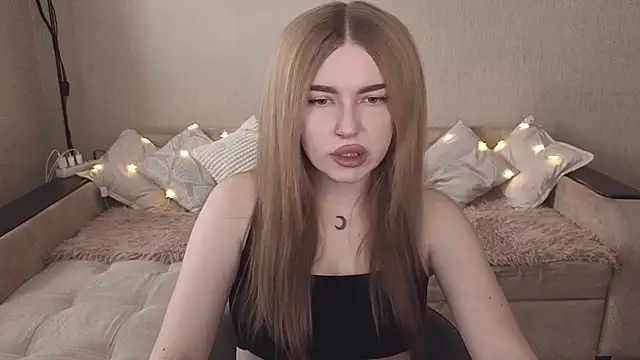 ViolettaLopez online show from 10/24/25, 10:11