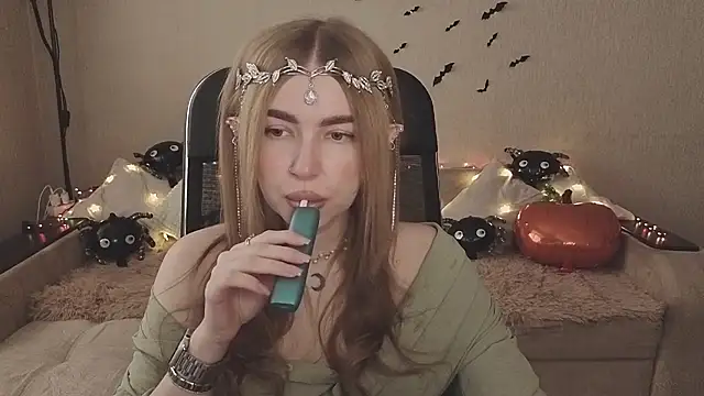 ViolettaLopez online show from 10/30/25, 10:49