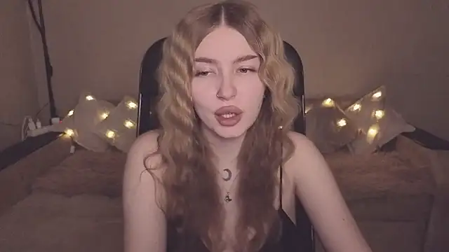 Snapshot of ViolettaLopez chatting on 01/08/26, 01:02 ViolettaLopez online show from 01/08/26, 01:02