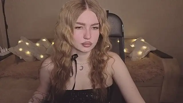Snapshot of ViolettaLopez chatting on 02/12/26, 03:18 ViolettaLopez online show from 02/12/26, 03:18