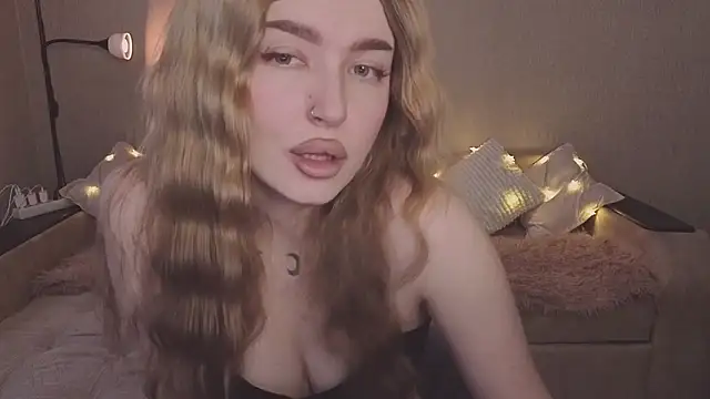 Snapshot of ViolettaLopez chatting on 02/19/26, 01:18 ViolettaLopez online show from 02/19/26, 01:18