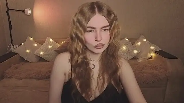 Snapshot of ViolettaLopez chatting on 03/03/26, 03:29 ViolettaLopez online show from 03/03/26, 03:29
