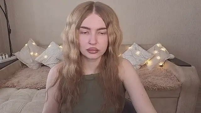 Snapshot of ViolettaLopez chatting on 03/15/26, 12:22 ViolettaLopez online show from 03/15/26, 12:22