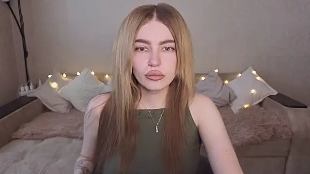 Snapshot of ViolettaLopez chatting on 05/23/26, 12:53 ViolettaLopez online show from 05/23/26, 12:53