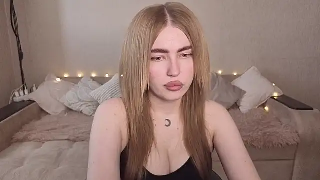 Snapshot of ViolettaLopez chatting on 06/08/26, 11:21 ViolettaLopez online show from 06/08/26, 11:21