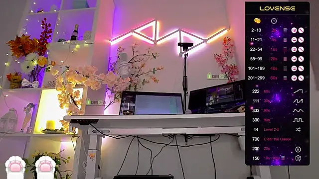 Snapshot of Elena-Marilyn chatting on 11/18/25, 08:46 Elena-Marilyn online show from 11/18/25, 08:46