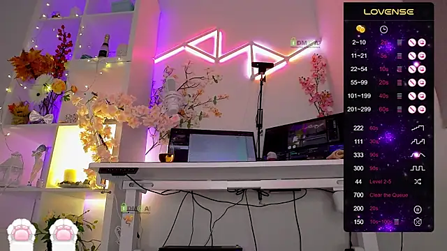 Snapshot of Elena-Marilyn chatting on 11/21/25, 08:51 Elena-Marilyn online show from 11/21/25, 08:51