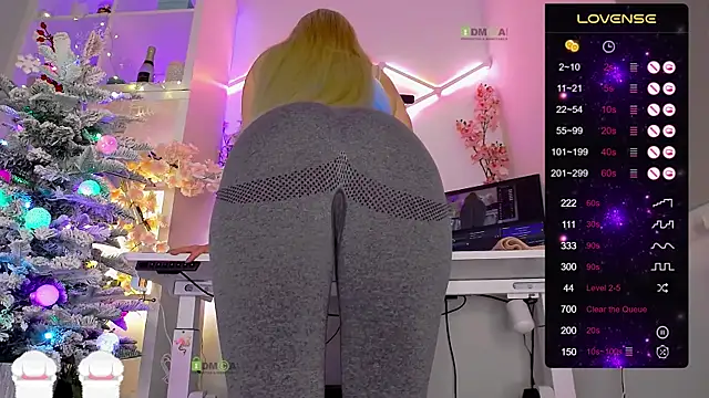 Snapshot of Elena-Marilyn chatting on 11/30/25, 08:57 Elena-Marilyn online show from 11/30/25, 08:57