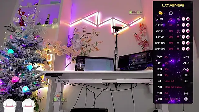 Snapshot of Elena-Marilyn chatting on 12/03/25, 09:13 Elena-Marilyn online show from 12/03/25, 09:13