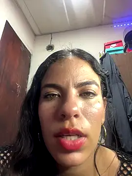 Snapshot of roman_and_jessie chatting on 10/04/25, 04:32 roman and jessie online show from 10/04/25, 04:32