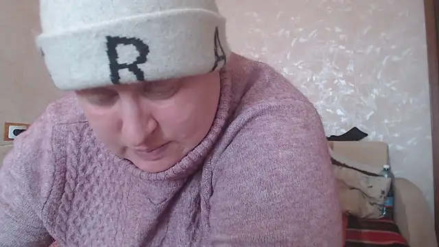 Snapshot of Amy_August chatting on 02/19/25, 06:21 Amy August online show from 02/19/25, 06:21