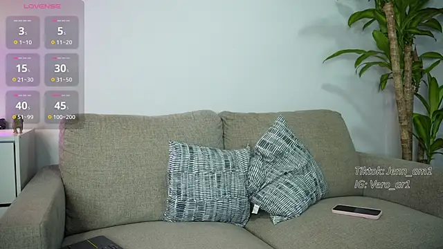 Veronica ar online show from 10/20/25, 12:22