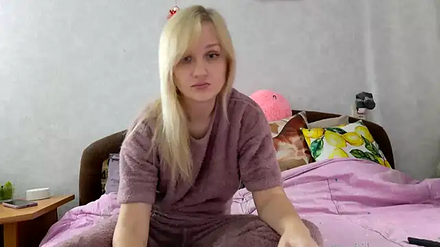 ModelEva online show from 10/09/25, 08:34