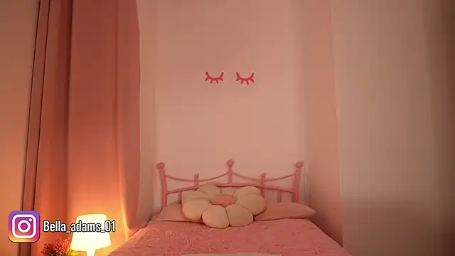 Snapshot of bella_adams_ chatting on 12/14/25, 12:38 bella adams online show from 12/14/25, 12:38