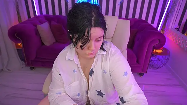 Snapshot of LittleShyy chatting on 06/18/26, 12:53 LittleShyy online show from 06/18/26, 12:53