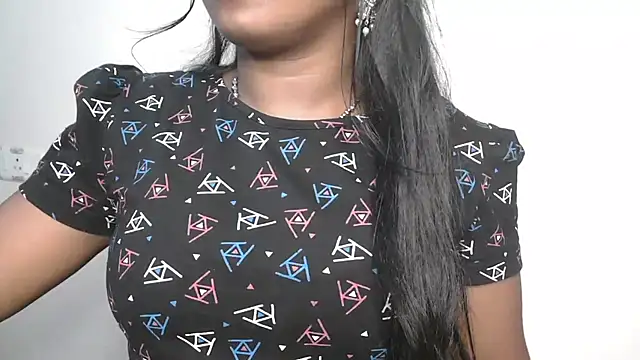 Snapshot of Dhiyapink chatting on 10/10/25, 05:56 Dhiyapink online show from 10/10/25, 05:56