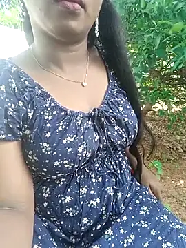 Snapshot of Dhiyapink chatting on 11/06/25, 04:57 Dhiyapink online show from 11/06/25, 04:57