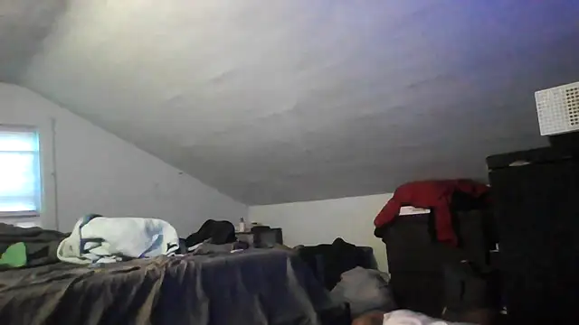 Snapshot of ReeferMadness59 chatting on 10/18/25, 09:59 ReeferMadness59 online show from 10/18/25, 09:59