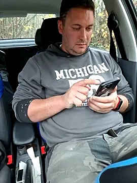 Snapshot of nemes2 chatting on 11/11/25, 03:01 nemes2 online show from 11/11/25, 03:01