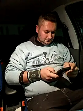 Snapshot of nemes2 chatting on 11/25/25, 03:45 nemes2 online show from 11/25/25, 03:45