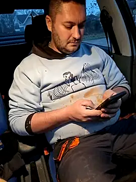 Snapshot of nemes2 chatting on 12/02/25, 03:18 nemes2 online show from 12/02/25, 03:18