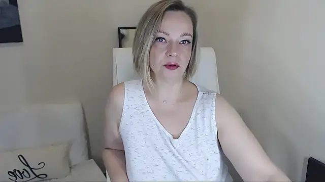 Tilly Eliot online show from 12/14/24, 03:58