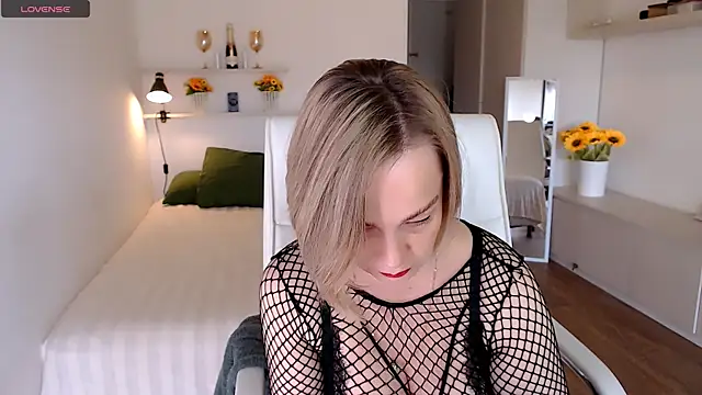 Tilly Eliot online show from 09/16/25, 07:59