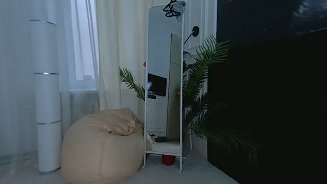 SofiaFoster  online show from 10/10/25, 05:50