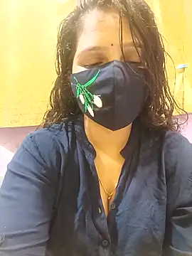 Snapshot of Rising_Smiler chatting on 09/19/25, 06:19 Rising Smiler online show from 09/19/25, 06:19