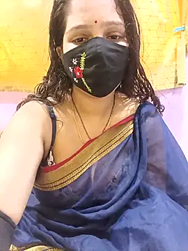 Snapshot of Rising_Smiler chatting on 10/05/25, 10:35 Rising Smiler online show from 10/05/25, 10:35