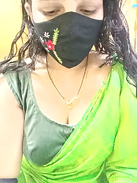 Snapshot of Rising_Smiler chatting on 10/07/25, 04:42 Rising Smiler online show from 10/07/25, 04:42