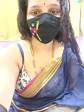 Snapshot of Rising_Smiler chatting on 10/13/25, 06:08 Rising Smiler online show from 10/13/25, 06:08