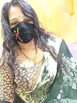 Snapshot of Rising_Smiler chatting on 10/22/25, 08:58 Rising Smiler online show from 10/22/25, 08:58