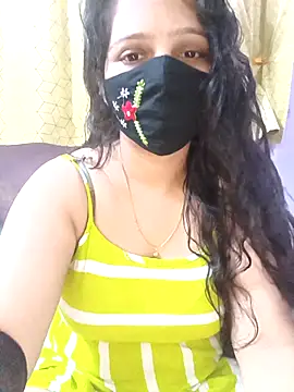 Snapshot of Rising_Smiler chatting on 10/25/25, 12:45 Rising Smiler online show from 10/25/25, 12:45