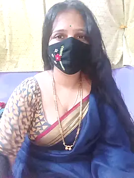 Snapshot of Rising_Smiler chatting on 10/28/25, 05:37 Rising Smiler online show from 10/28/25, 05:37