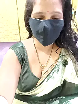 Snapshot of Rising_Smiler chatting on 11/19/25, 06:08 Rising Smiler online show from 11/19/25, 06:08