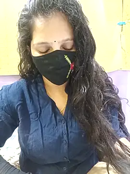 Snapshot of Rising_Smiler chatting on 11/25/25, 06:08 Rising Smiler online show from 11/25/25, 06:08