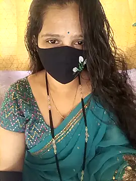 Snapshot of Rising_Smiler chatting on 12/15/25, 07:56 Rising Smiler online show from 12/15/25, 07:56