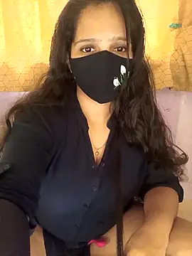 Snapshot of Rising_Smiler chatting on 12/17/25, 09:15 Rising Smiler online show from 12/17/25, 09:15