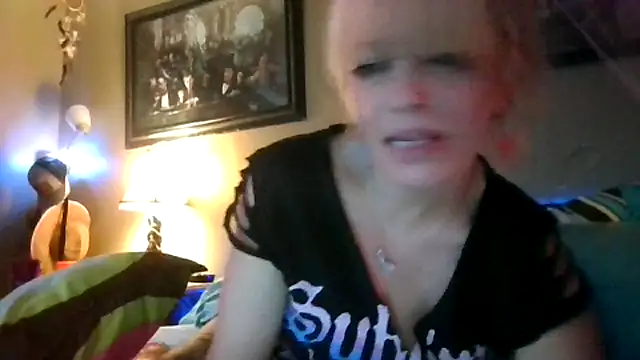 Snapshot of marilyn420 chatting on 12/14/25, 04:34 marilyn420 online show from 12/14/25, 04:34