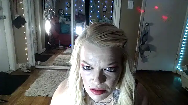 Snapshot of marilyn420 chatting on 03/17/26, 05:55 marilyn420 online show from 03/17/26, 05:55