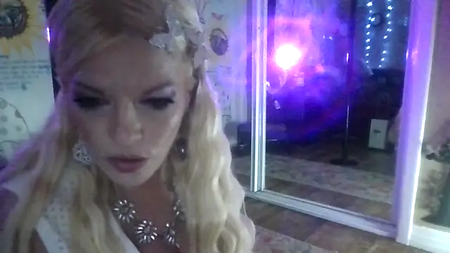 Snapshot of marilyn420 chatting on 06/02/26, 11:12 marilyn420 online show from 06/02/26, 11:12