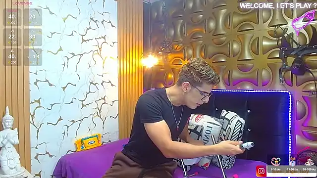 Snapshot of angel_sexyevil chatting on 11/17/25, 12:33 angel sexyevil online show from 11/17/25, 12:33